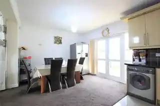 31 Shelley Crescent, photo 3