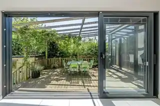 31 Somertrees Avenue, photo 4