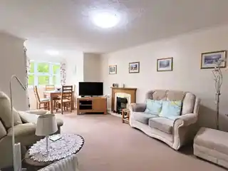 31, Tudor Court, Hatherley Crescent, photo 2