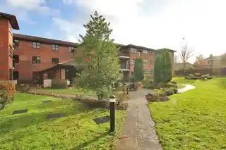 31, Tudor Court, Hatherley Crescent, photo 3
