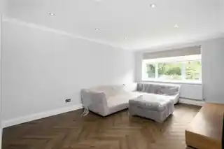 31 Vernon Crescent, photo 3