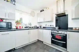 31 Walden Avenue, photo 3