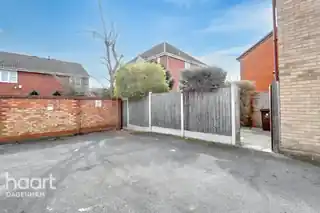 31 Webbscroft Road, photo 4