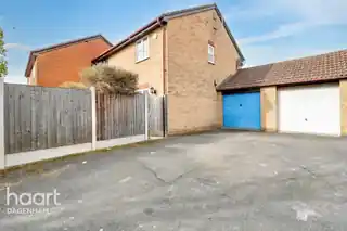 31 Webbscroft Road, photo 3