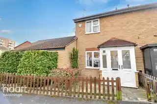 31 Webbscroft Road, photo 2