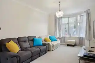 31 Whitmore Gardens, photo 2