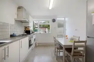 31 Whitmore Gardens, photo 3
