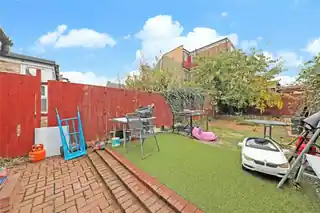 317 Capworth Street, photo 3
