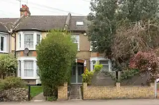 319A Hainault Road, photo 3