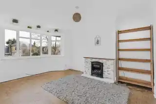 319A Hanworth Road, photo 2