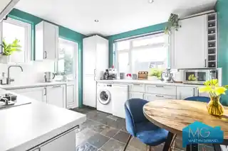 31A Eversleigh Road, photo 3