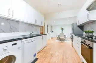 32 Abdale Road, photo 2