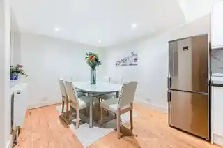32 Abdale Road, photo 4