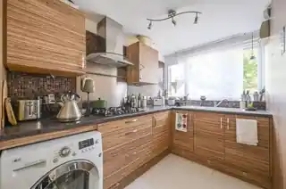 32 Annie Besant Close, photo 3