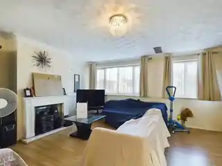 32 Charlotte Gardens, photo 4