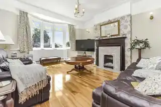 32 Chelmsford Gardens, photo 2