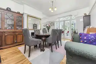 32 Chelmsford Gardens, photo 3