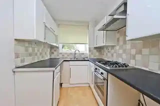 32 Cranston Close, photo 2
