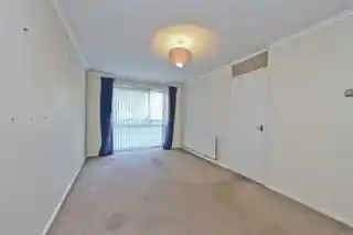 32 Cranston Close, photo 3