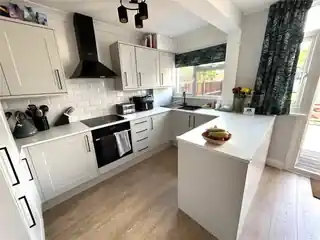 32 Eastcote Road, photo 3