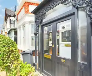 32 Essex Road, photo 2