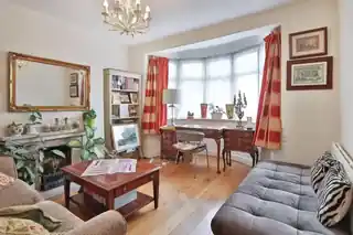 32 Eton Avenue, photo 2