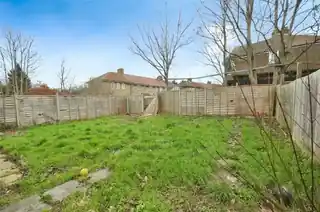32 Farmstead Road, photo 3