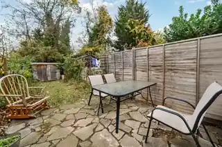 32 Harborough Road, photo 3