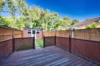 32 Heathside Close, photo 3