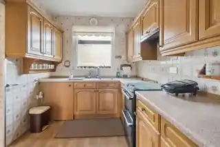 32 Hillcroft Avenue, photo 4