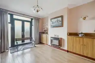 32 Hillcroft Avenue, photo 3