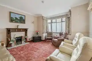32 Hillcroft Avenue, photo 2