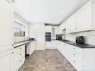 32 Langdale Gardens, photo 4