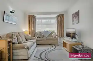 32 Lonsdale Drive, photo 2