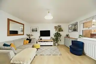 32 Massingberd Way, photo 2