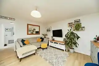 32 Massingberd Way, photo 3