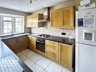 32 Sims Close, photo 3