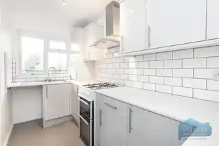 32 Tarling Road, photo 3