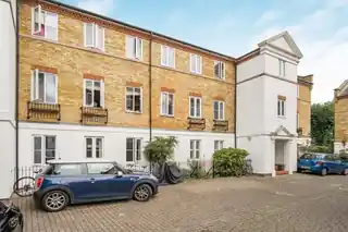 32 Vestry Mews, photo 3
