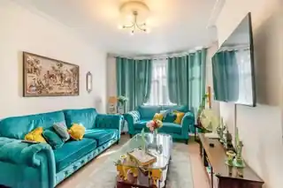 32 Village Way, photo 2