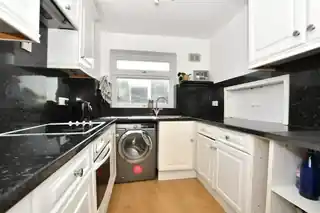 32, Willow Court, Willow Road, photo 3
