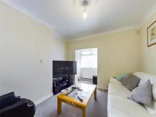 321 Bedfont Lane, photo 2