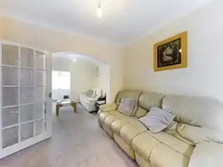 321 Bedfont Lane, photo 3