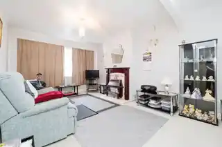 321 Elm Park Avenue, photo 2