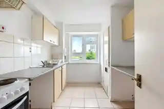 321 Lordship Road, photo 2