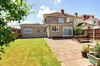 322 Balmoral Drive, photo 2