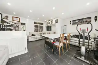 323 Kingston Road, photo 2