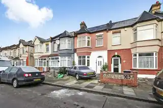 323 Kingston Road, photo 3