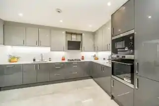 327 Hounslow Road, photo 4