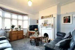 327 Rush Green Road, photo 3